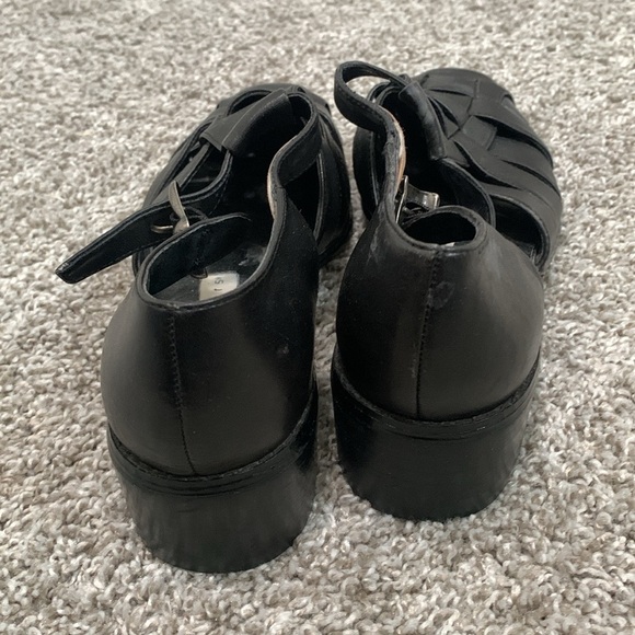 Vintage Partners Black Woven Heels - Picture 3 of 7